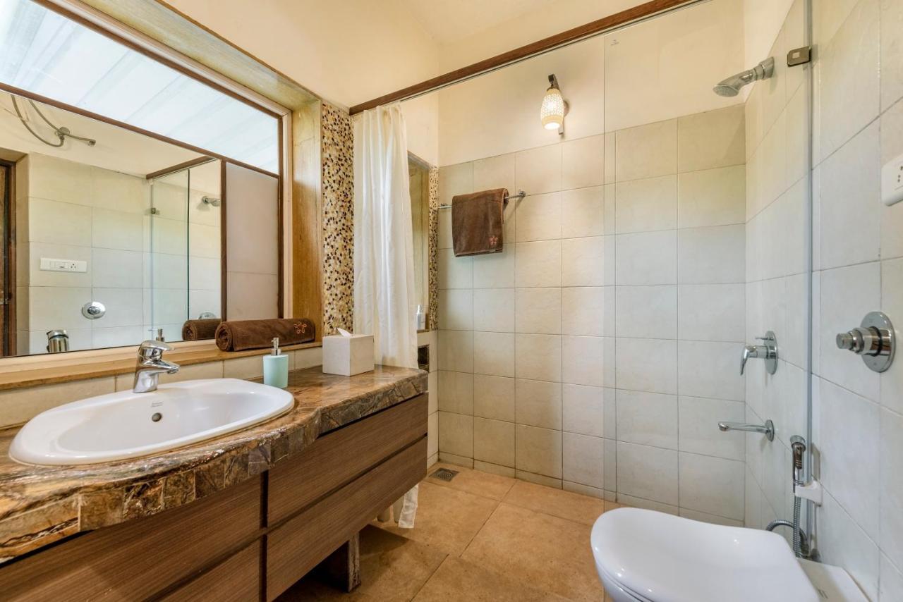 Saffronstays Boulevard Loghouse - A Wooden Chalet Amidst Nature Karli Bagian luar foto