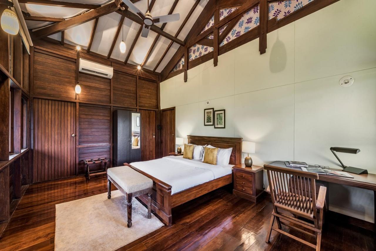 Saffronstays Boulevard Loghouse - A Wooden Chalet Amidst Nature Karli Bagian luar foto