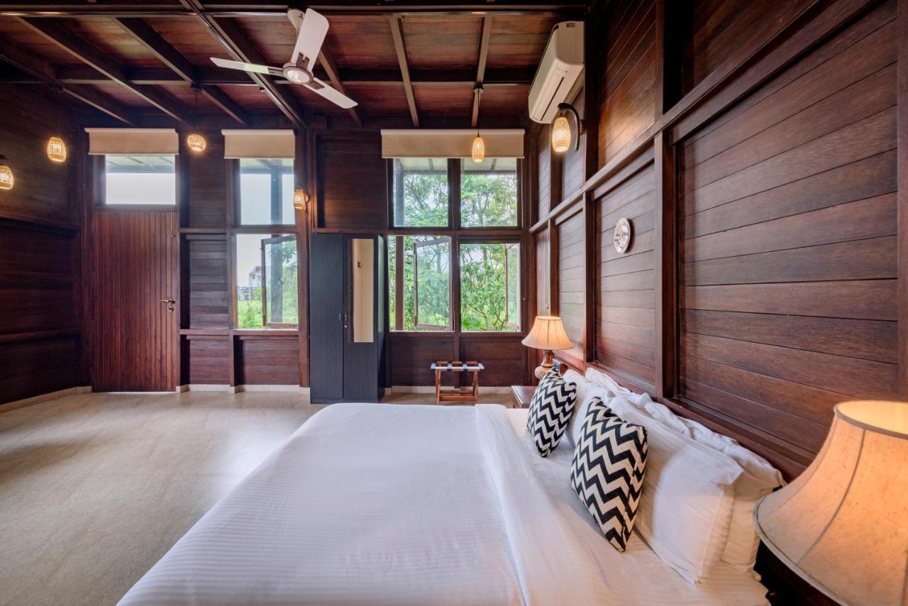 Saffronstays Boulevard Loghouse - A Wooden Chalet Amidst Nature Karli Bagian luar foto