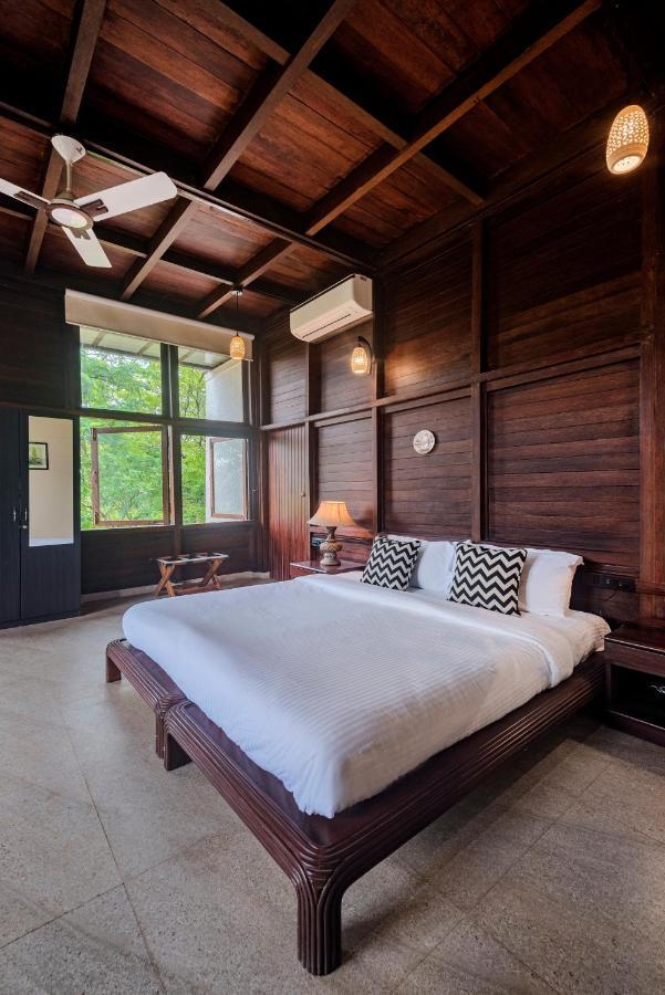 Saffronstays Boulevard Loghouse - A Wooden Chalet Amidst Nature Karli Bagian luar foto